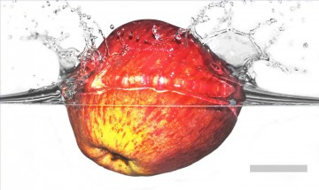 Nature morte réalisme œuvres - pomme dans l’eau réaliste